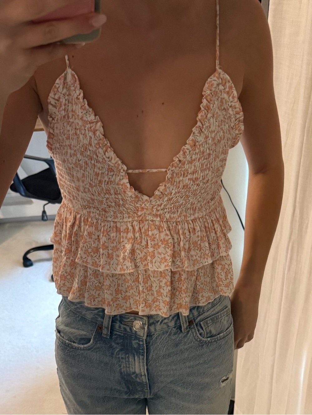 Floral tank with circle opening